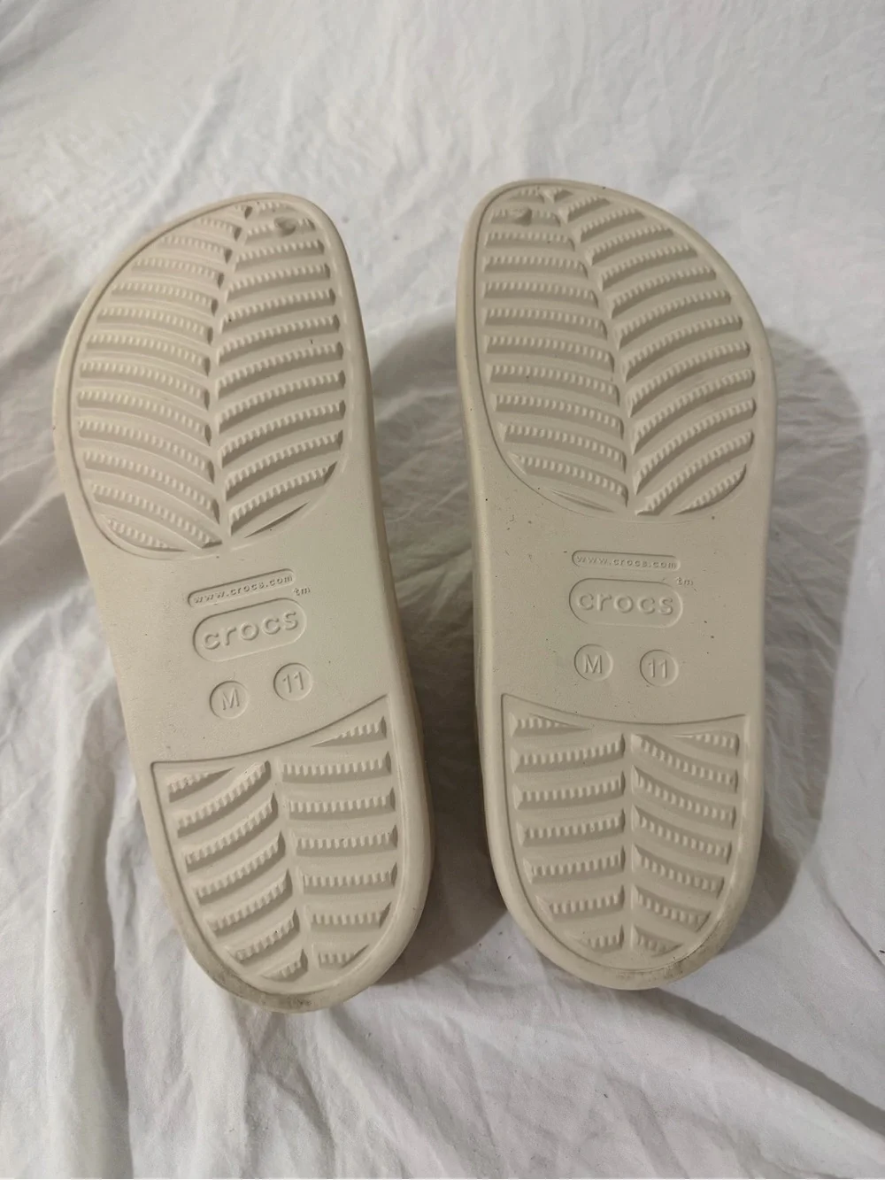 Crocs Dylan Clog in stucco Men’s size 11